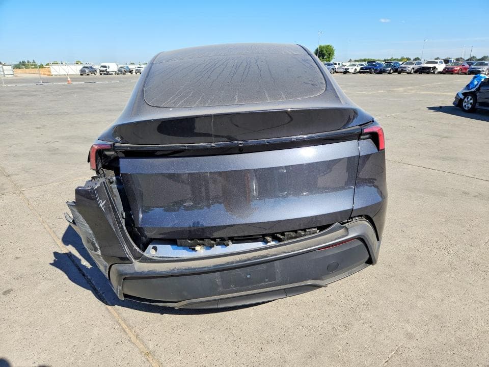 2026 TESLA MODEL Y 6