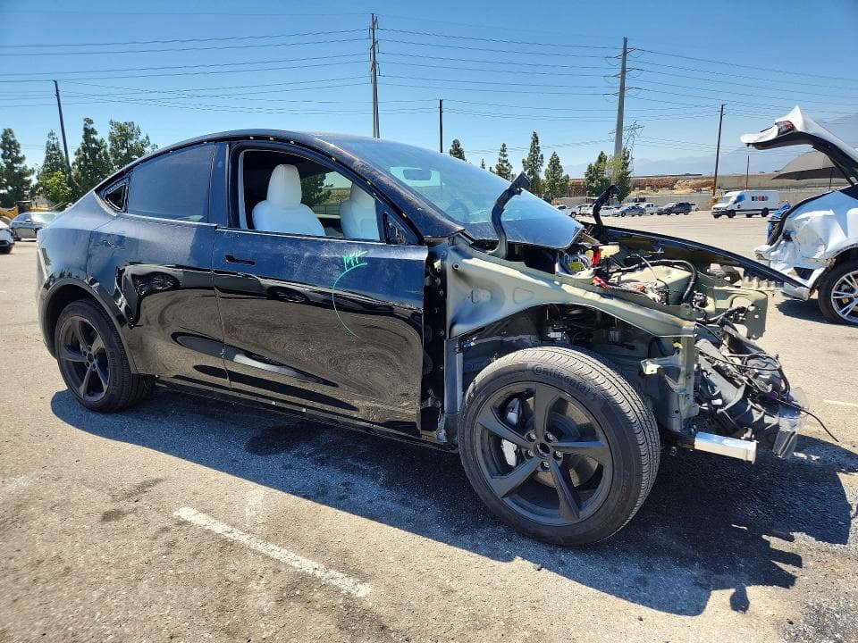 2026 TESLA MODEL Y 4