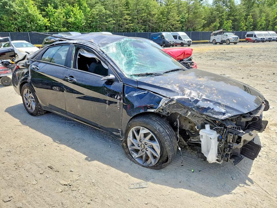 2024 HYUNDAI ELANTRA BLUE 4