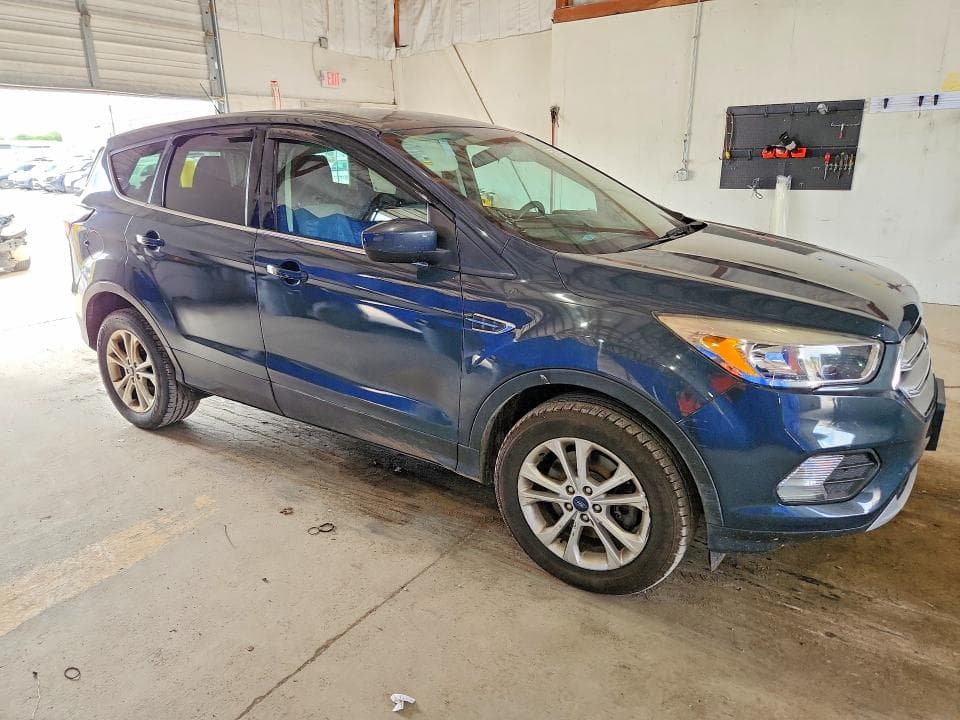2019 FORD ESCAPE SE 4