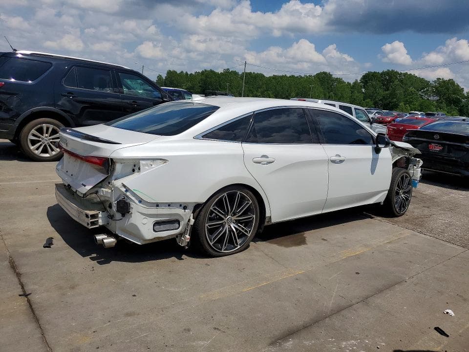 2019 TOYOTA AVALON XSE 3