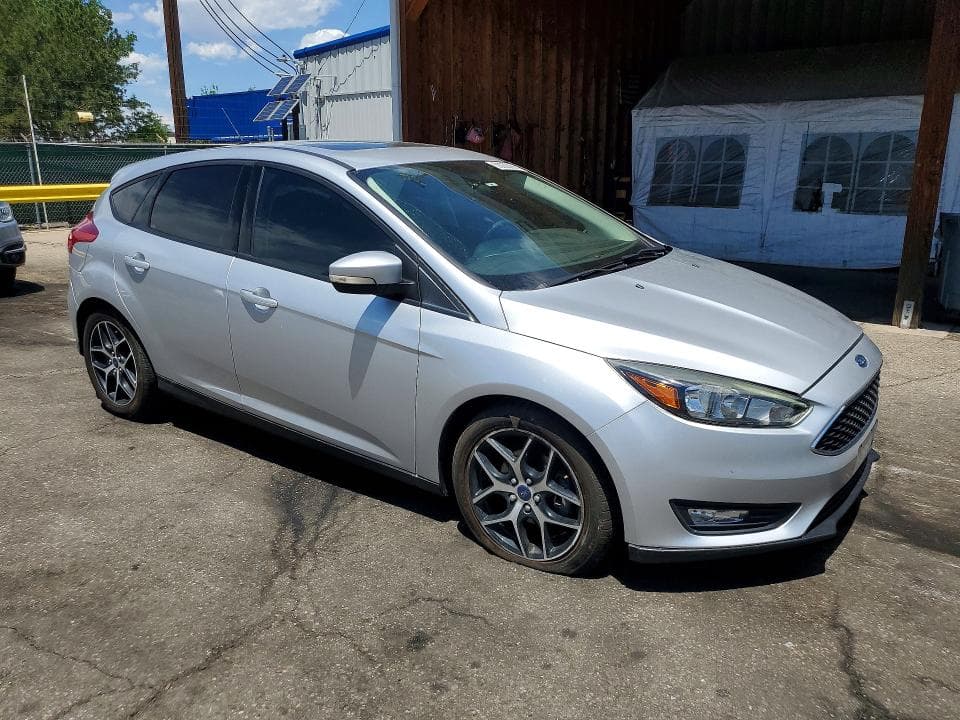 2017 FORD FOCUS SEL 4