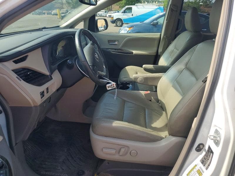 2017 TOYOTA SIENNA XLE 8-PASSENGER 7