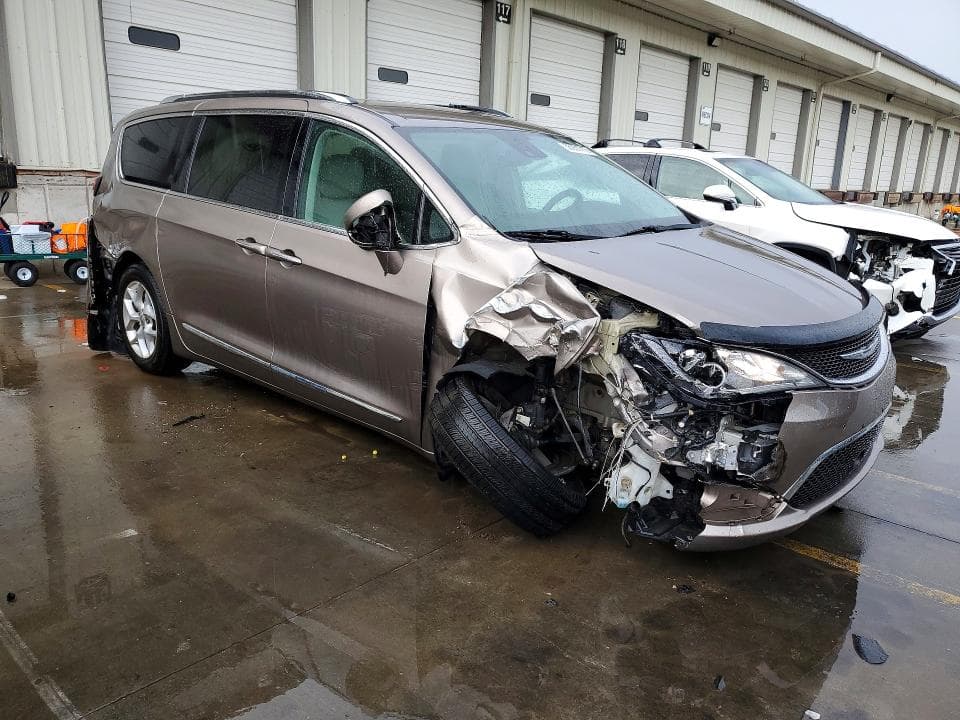 2017 CHRYSLER PACIFICA 4