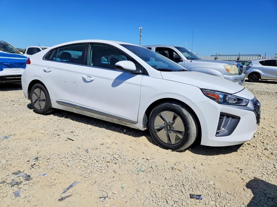 2022 HYUNDAI IONIQ SE 4