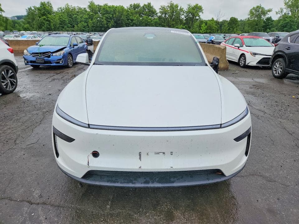 2026 TESLA MODEL Y 5