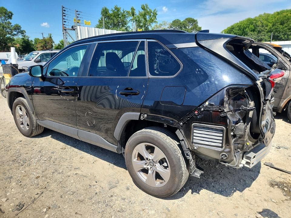 2025 TOYOTA RAV4 XLE 2