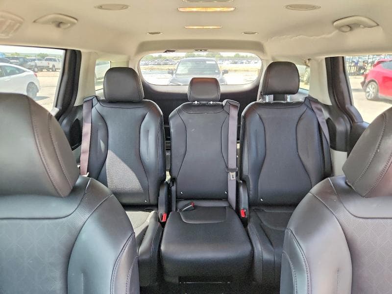2023 KIA CARNIVAL LX 10
