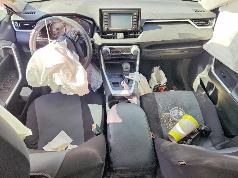 2020 TOYOTA RAV4 LE 8