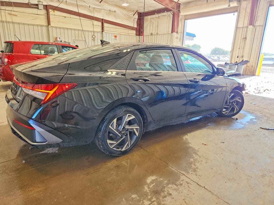 2025 HYUNDAI ELANTRA LIMITED 3