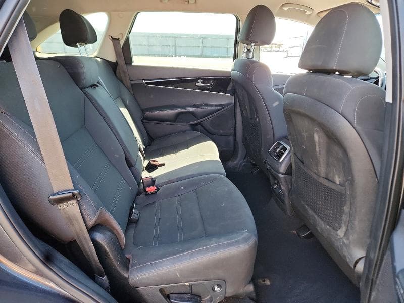 2020 KIA SORENTO LX 11