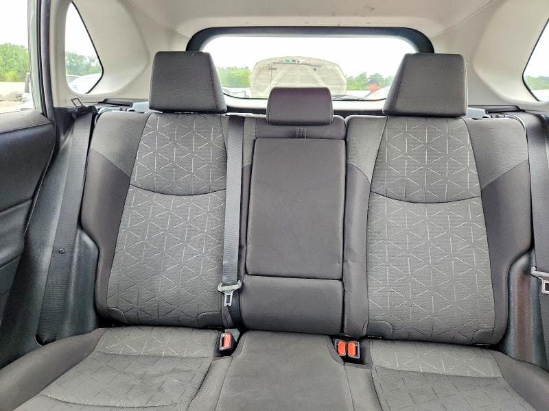 2020 TOYOTA RAV4 XLE 10