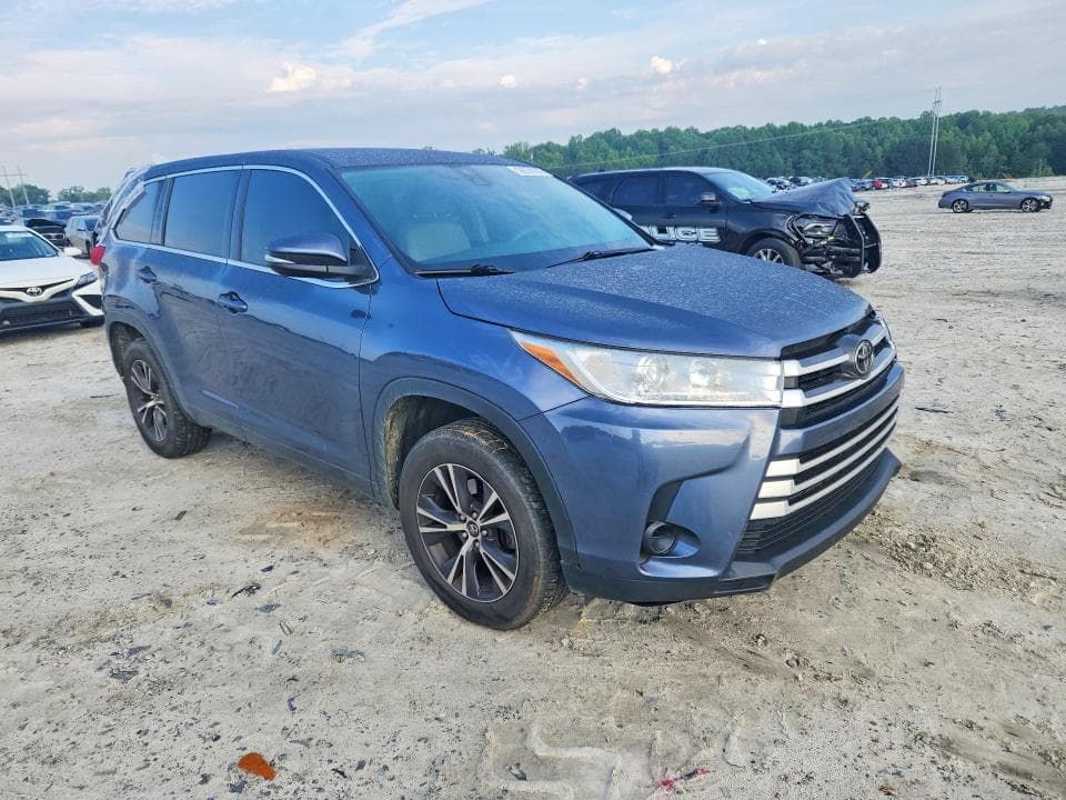 2017 TOYOTA HIGHLANDER LE 4