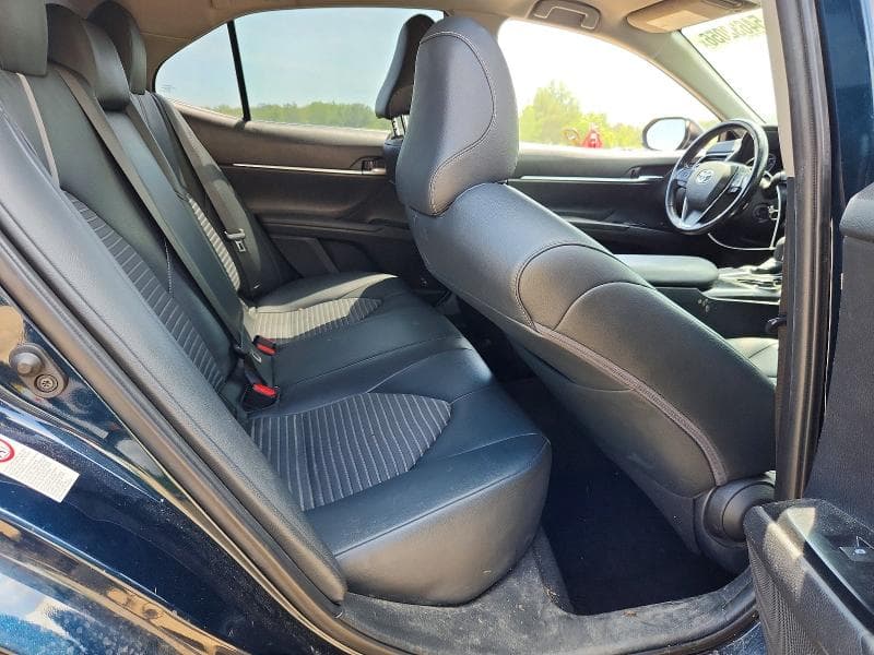 2019 TOYOTA CAMRY SE 10