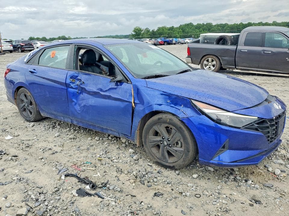 2022 HYUNDAI ELANTRA SEL 4