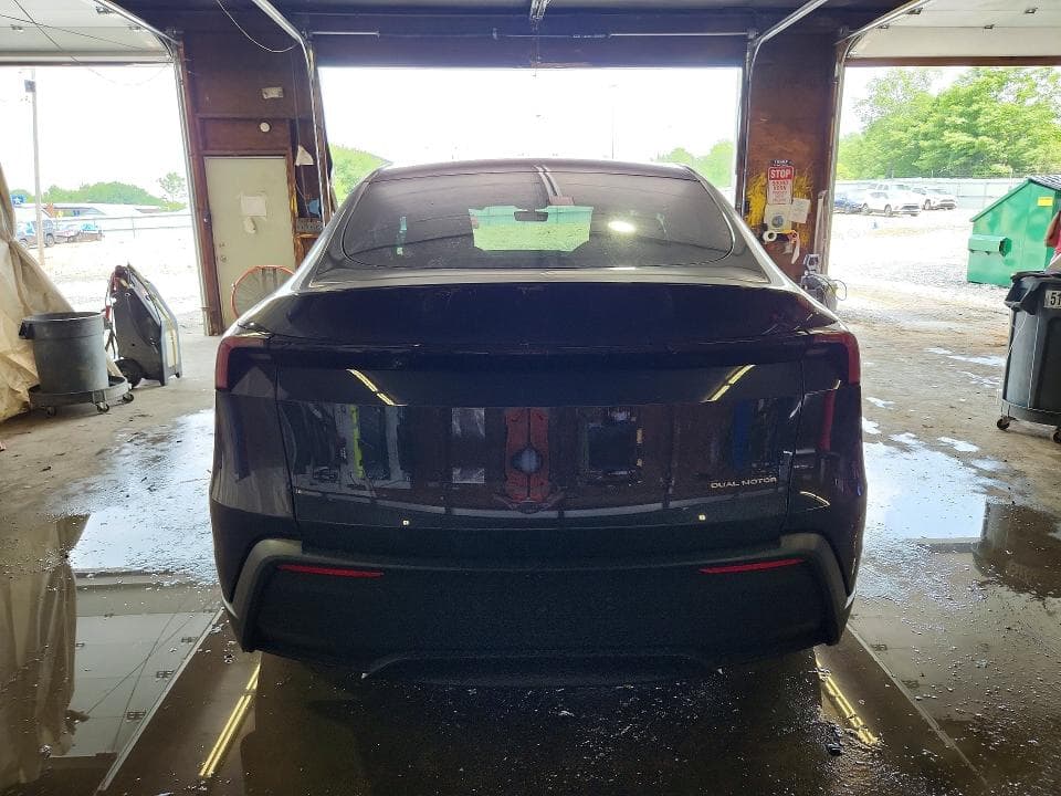 2026 TESLA MODEL Y 6