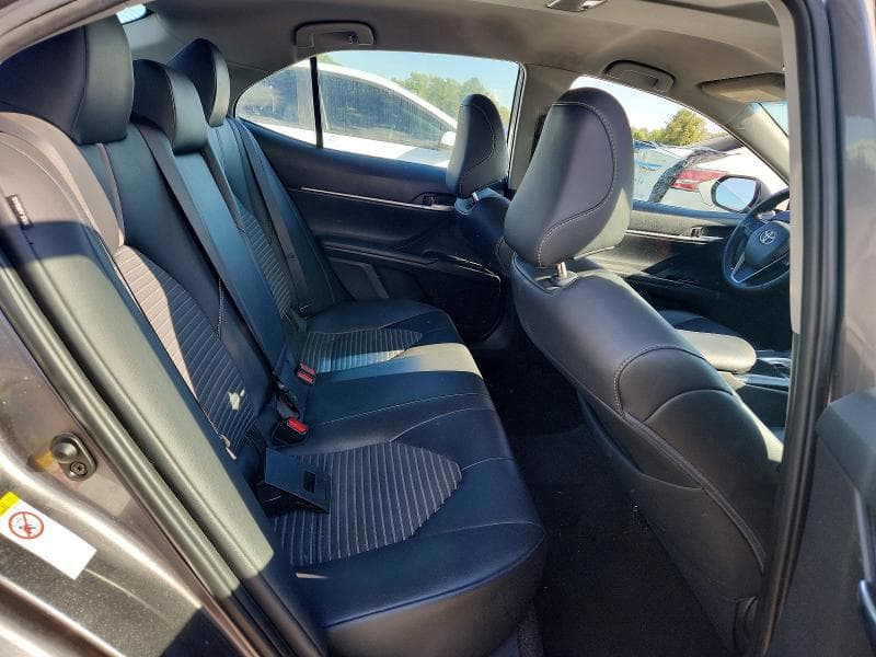 2018 TOYOTA CAMRY SE 10