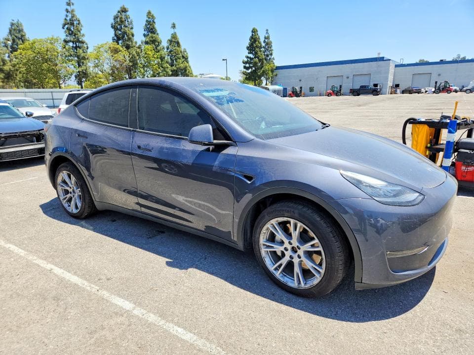 2023 TESLA MODEL Y 4