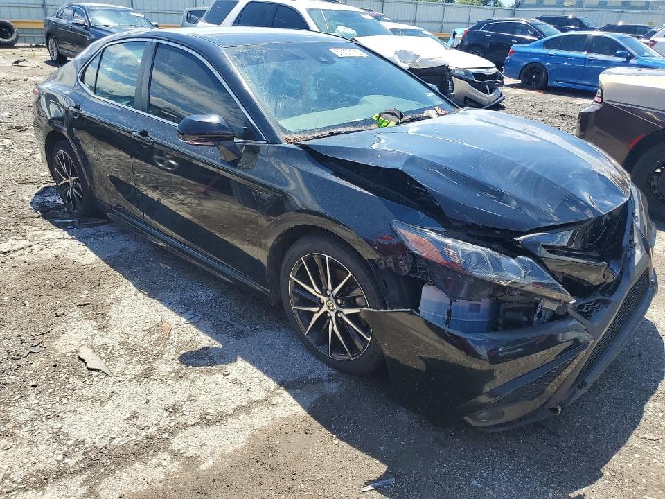 2022 TOYOTA CAMRY SE 4
