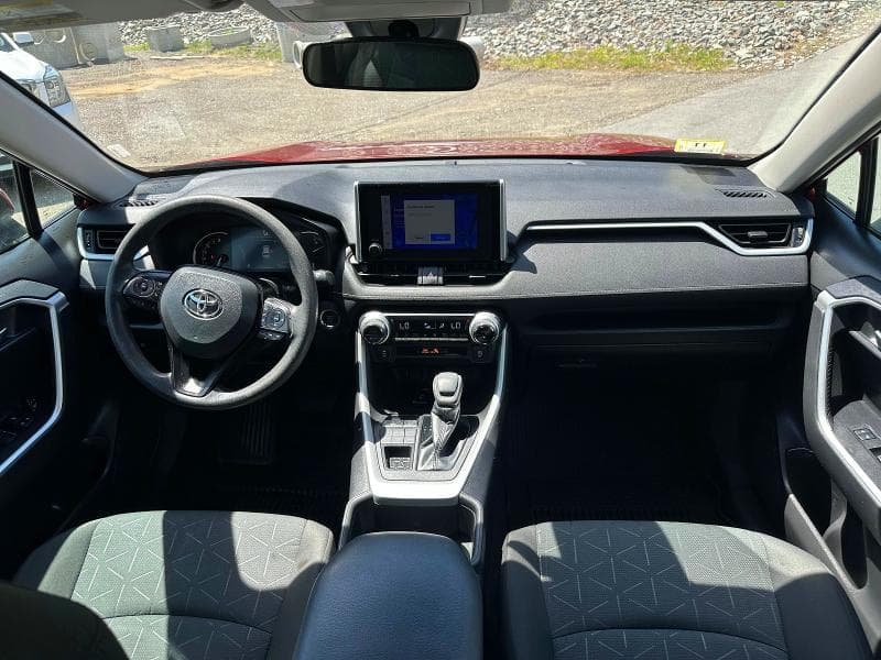 2023 TOYOTA RAV4 XLE 8