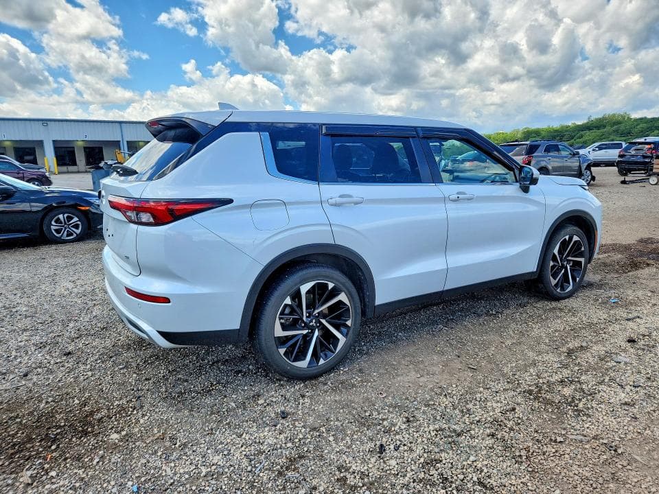 2023 MITSUBISHI OUTLANDER SE 3