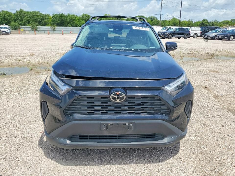 2022 TOYOTA RAV4 XLE 5