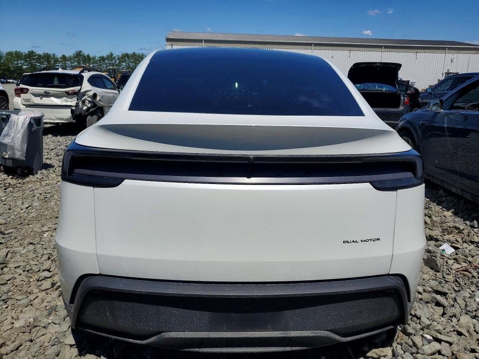 2026 TESLA MODEL Y 6