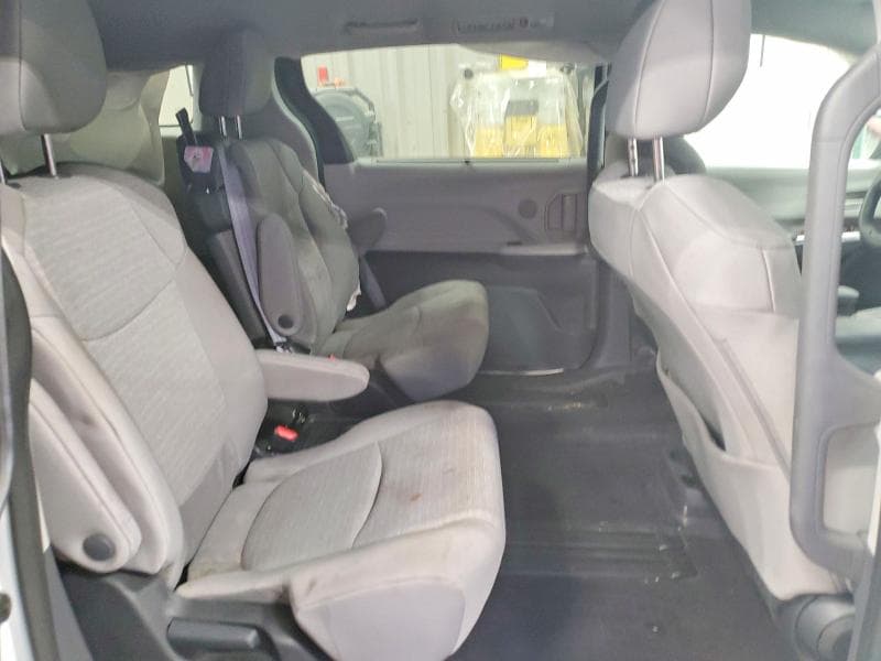 2024 TOYOTA SIENNA LE 11