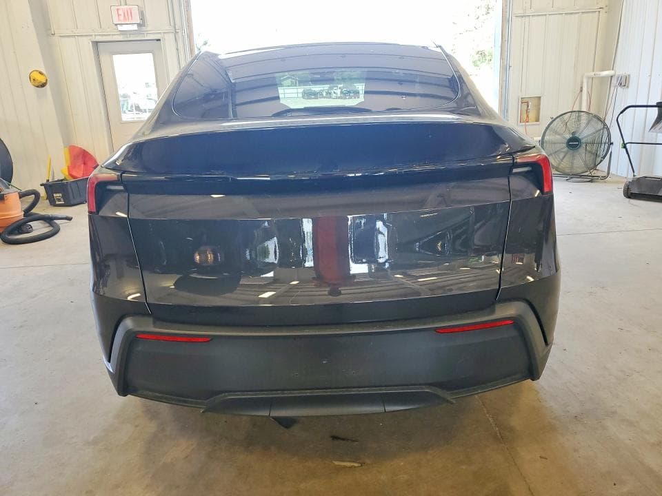 2026 TESLA MODEL Y 6