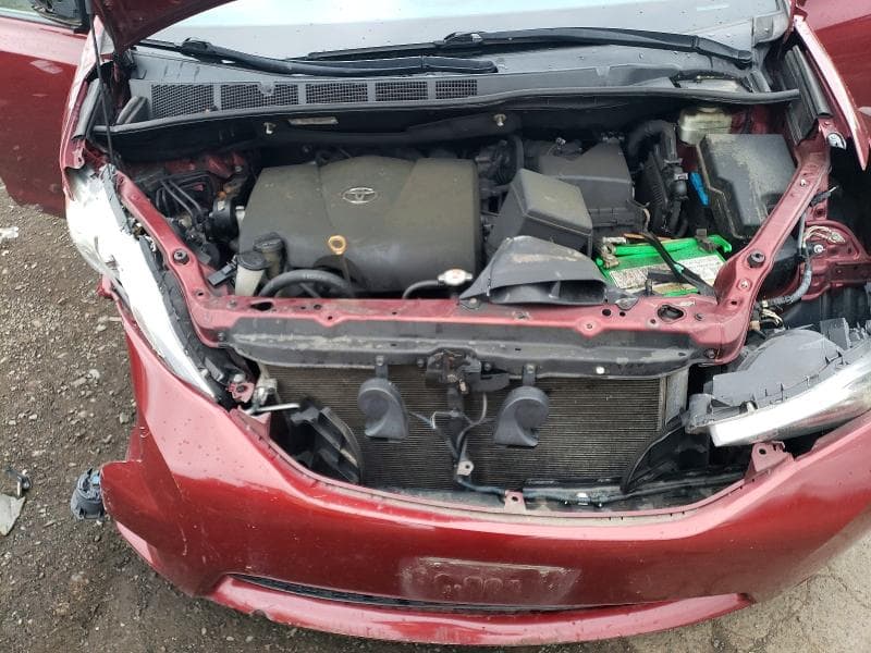 2017 TOYOTA SIENNA XLE PREMIUM 8-PASSENGER 12