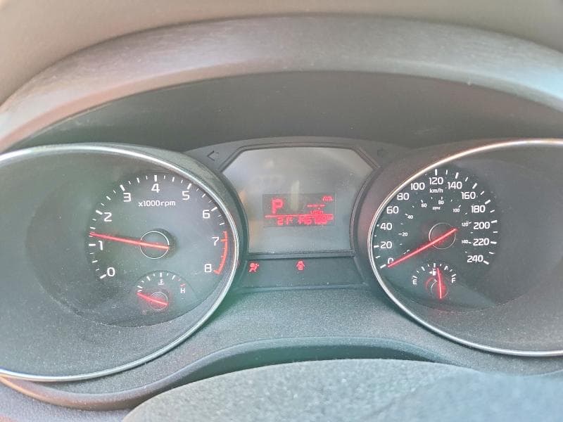 2017 KIA SEDONA LX 9