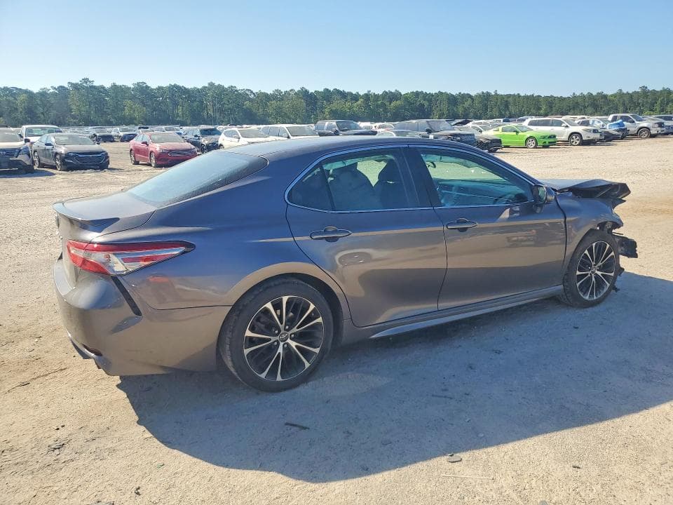 2018 TOYOTA CAMRY SE 3