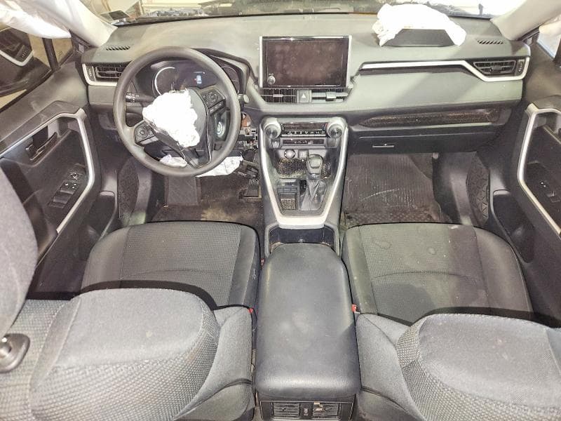2023 TOYOTA RAV4 LE 8