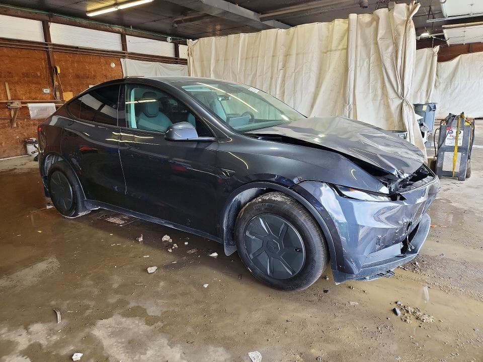 2026 TESLA MODEL Y 4