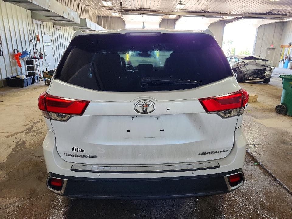 2017 TOYOTA HIGHLANDER LIMITED PLATINUM 6