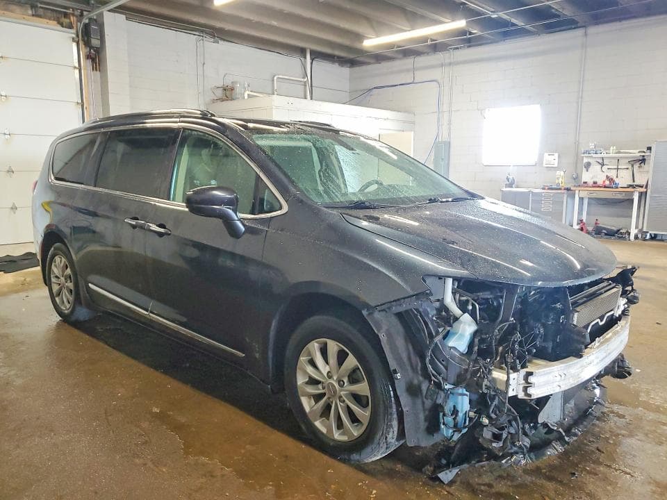 2020 CHRYSLER PACIFICA TOURING L 4