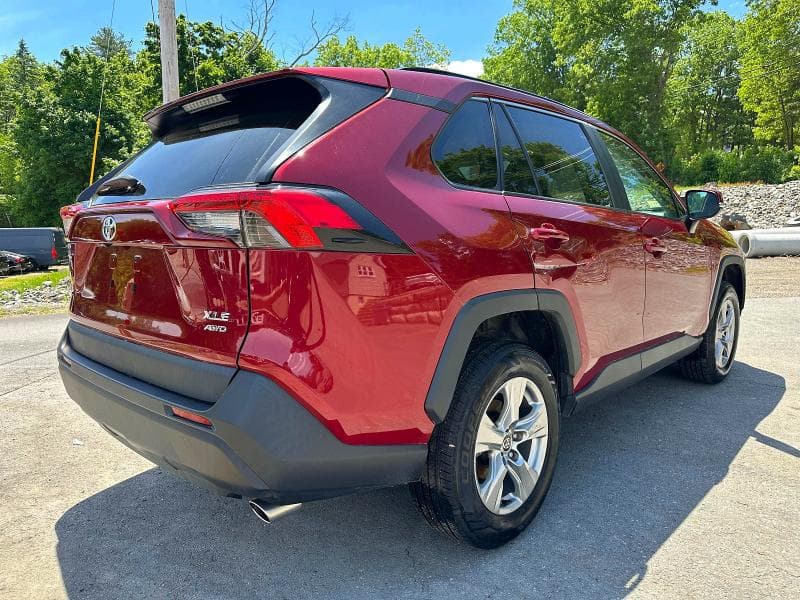 2023 TOYOTA RAV4 XLE 3