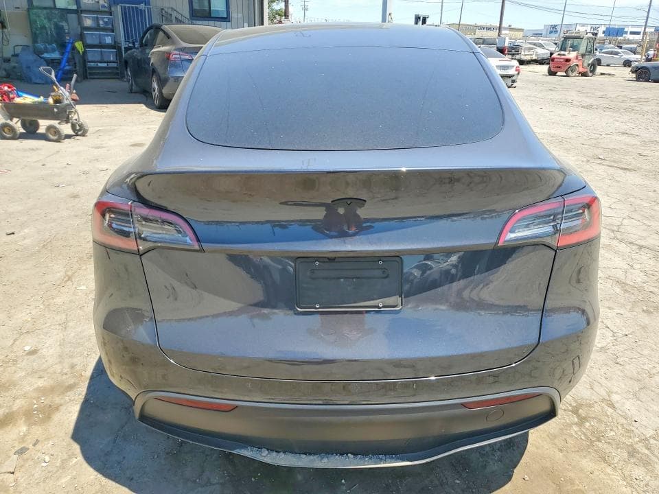 2025 TESLA MODEL Y 6