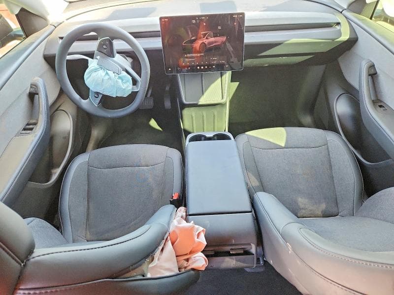 2026 TESLA MODEL Y 8