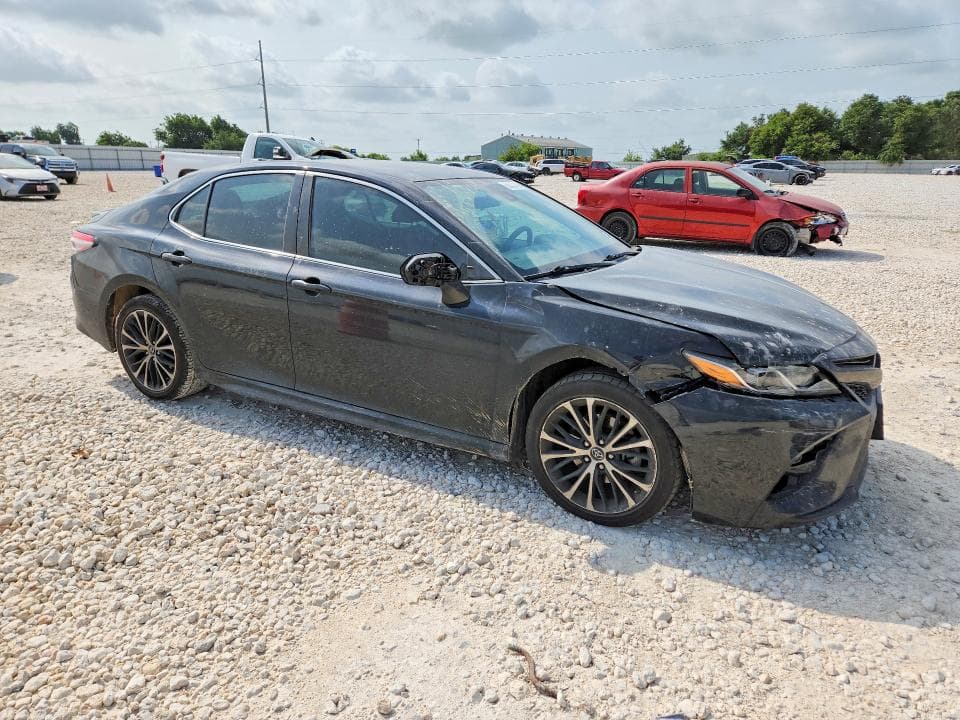 2019 TOYOTA CAMRY SE 4