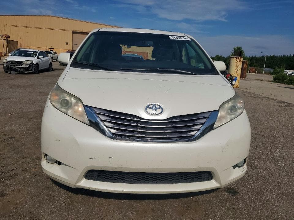 2017 TOYOTA SIENNA XLE 8-PASSENGER 5