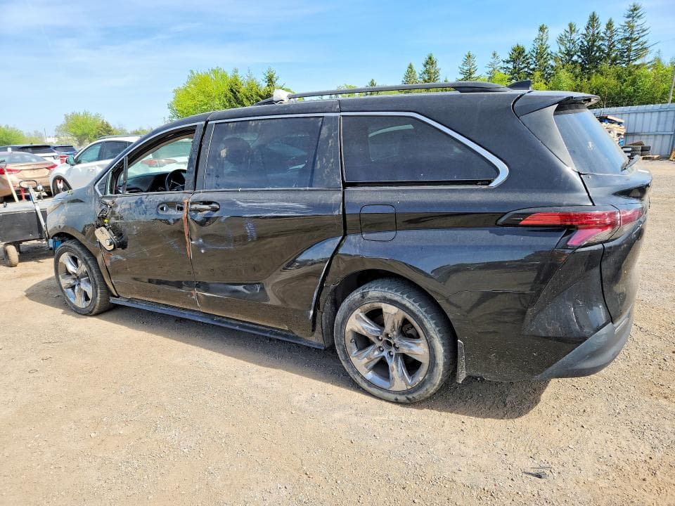2022 TOYOTA SIENNA LE 2