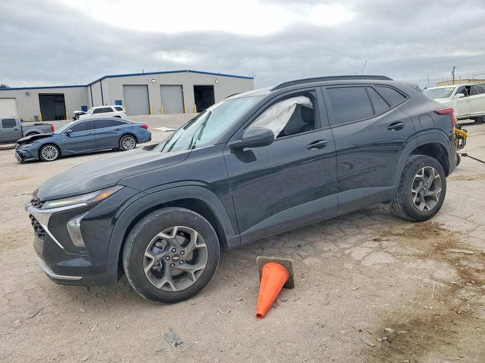 2025 CHEVROLET TRAX - 1
