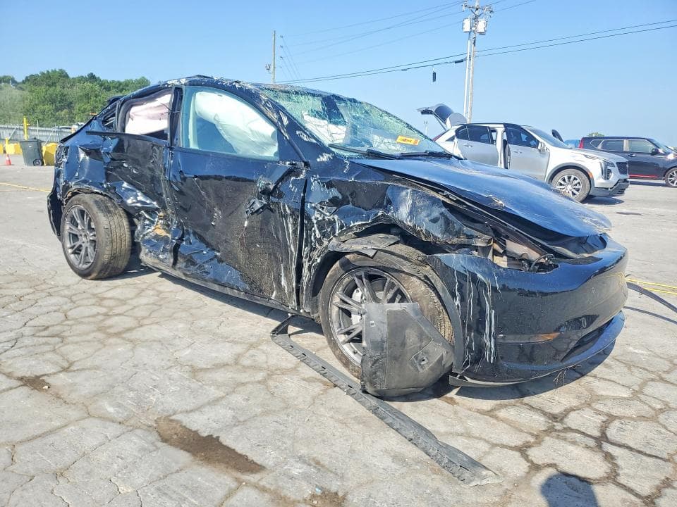 2025 TESLA MODEL Y 4