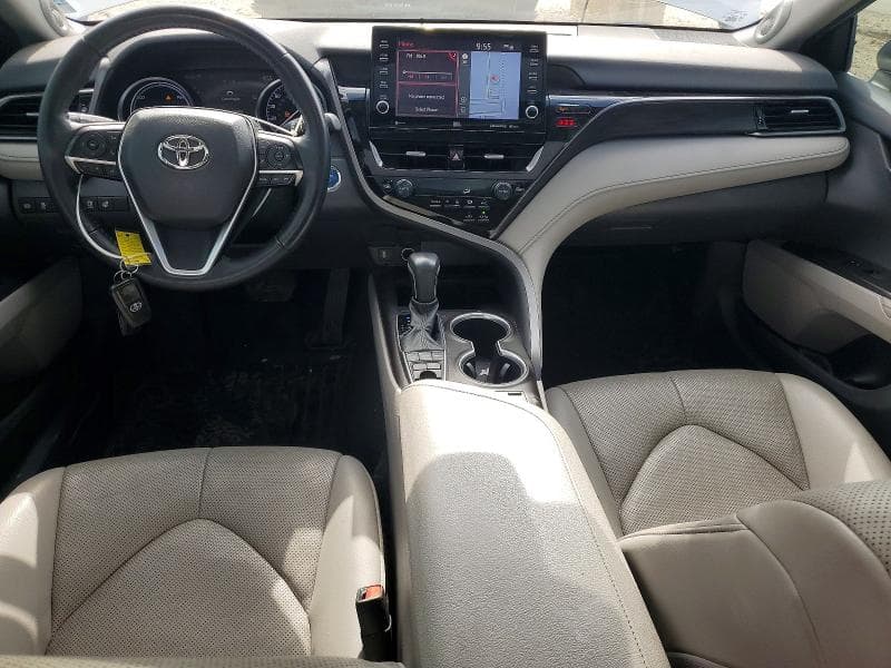 2022 TOYOTA CAMRY XLE 8
