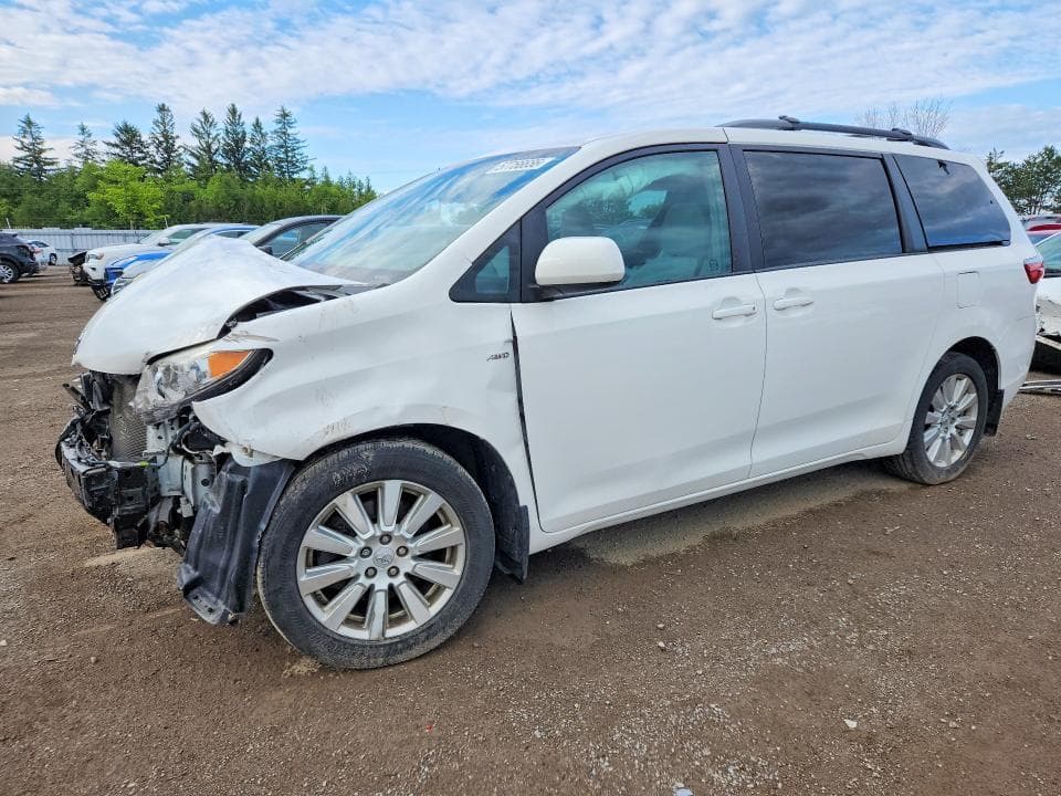 2017 TOYOTA SIENNA LE - 1