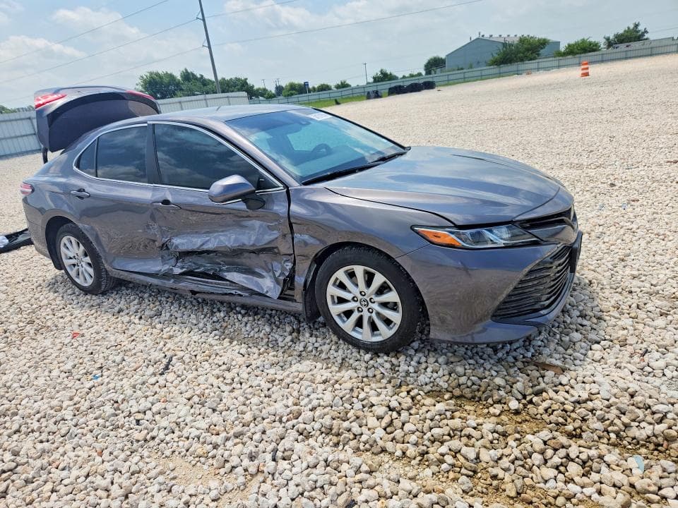 2019 TOYOTA CAMRY LE 4