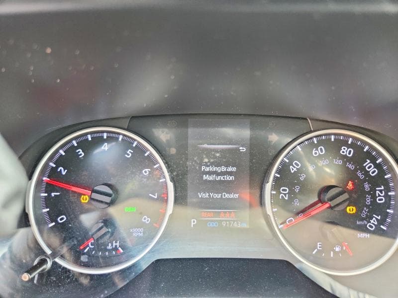 2020 TOYOTA RAV4 XLE 9