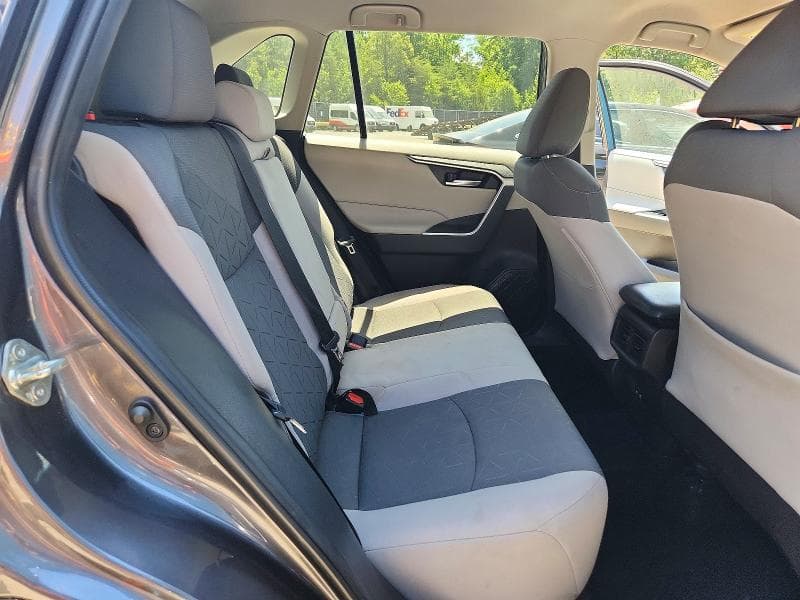 2020 TOYOTA RAV4 XLE 11