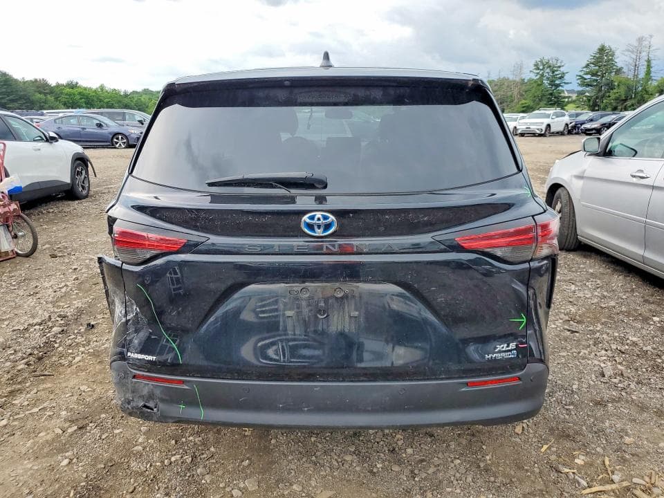 2022 TOYOTA SIENNA XLE 6